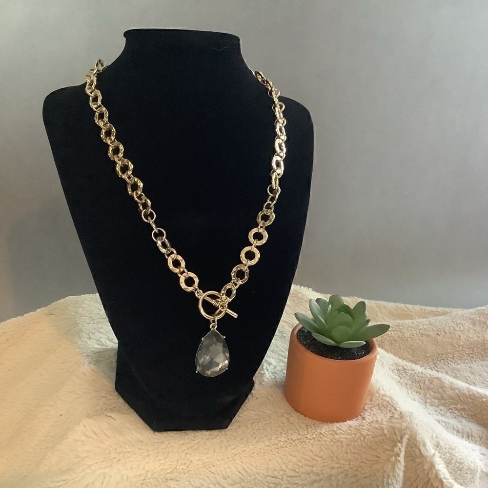 Gold tone 18” necklace with black stone